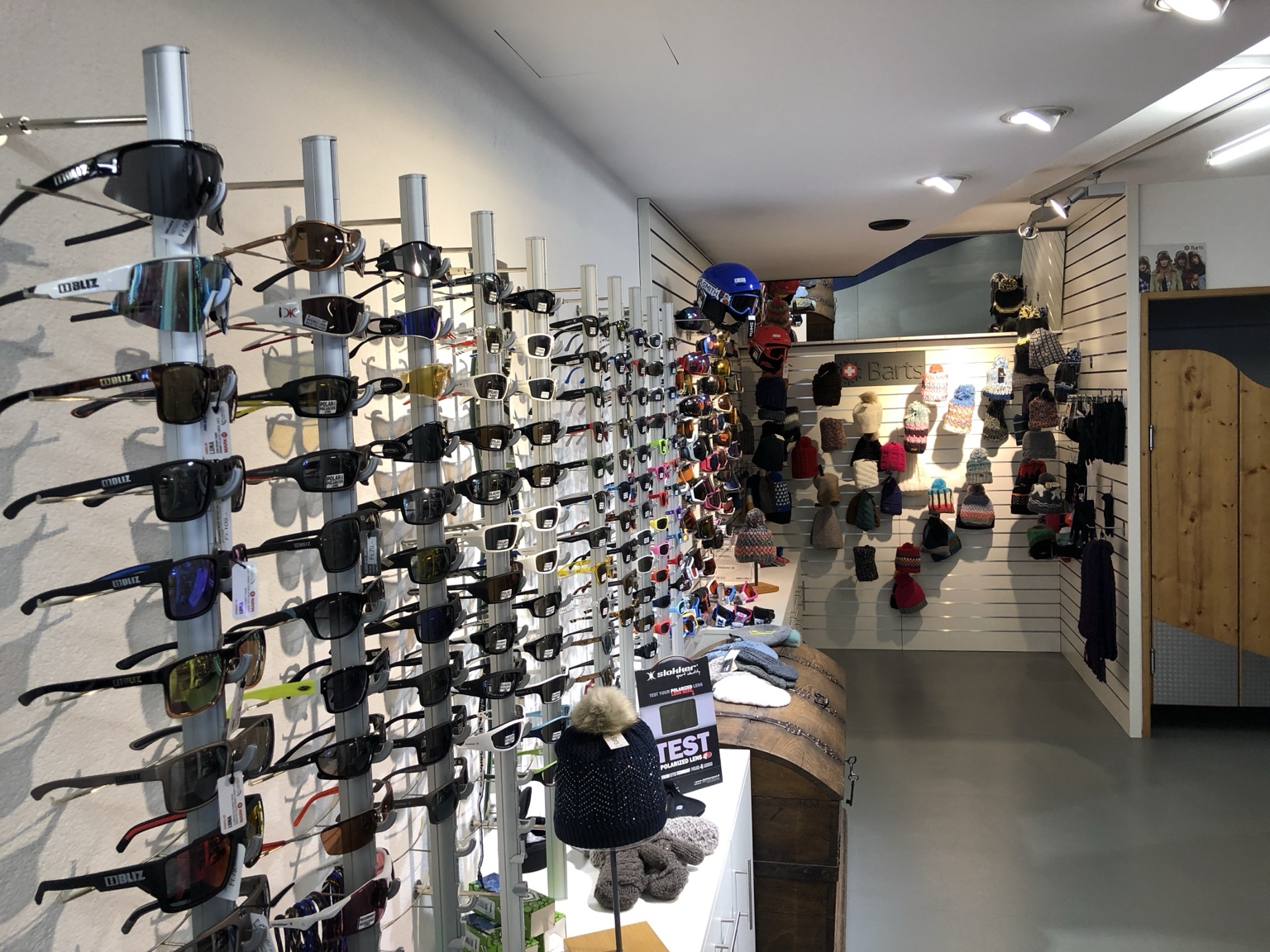 Sportbrillen und Winteraccessoires